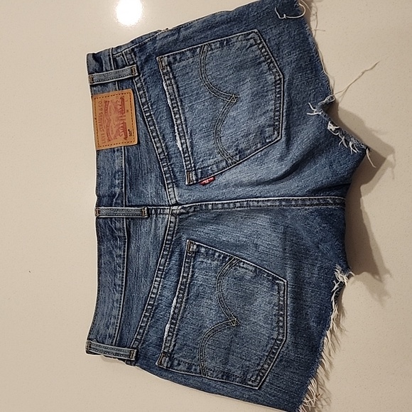 Excellent condition blue size US 26 Levi's denim shorts - Picture 2 of 5
